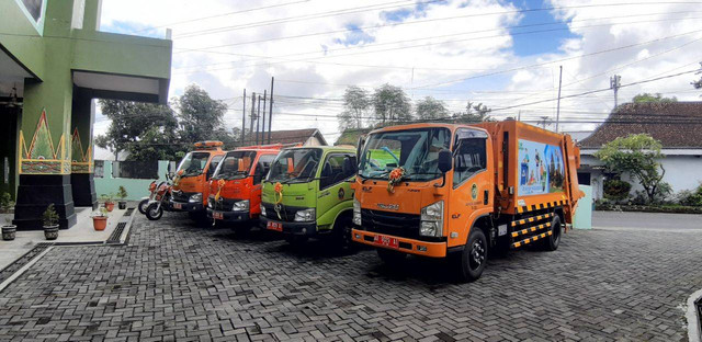Armada pengangkut sampah baru yang akan dioperasikan di Kota Jogja, Kamis (16/2/2023). Foto: Len/Tugu Jogja
