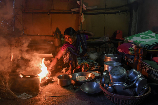 Para perempuan India yang dulunya seorang devadasi, alias budak seks untuk Dewi Yellamma. Foto: Manjunath Kiran / AF