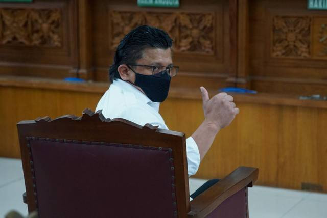 Terdakwa Ferdy Sambo tiba di ruang sidang dalam agenda sidang vonis kasus pembunuhan Brigadir Yosua di Pengadilan Negeri Jakarta Selatan, Senin (13/2). Foto: Iqbal Firdaus/kumparan