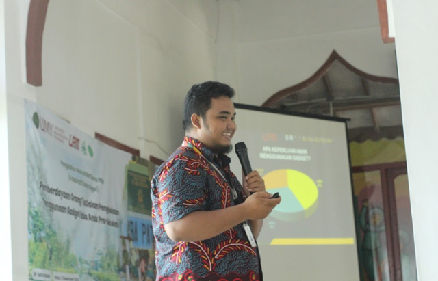 Dosen UMY Berikan Edukasi Orang Tua Bahaya Adiksi Gadget pada Anak