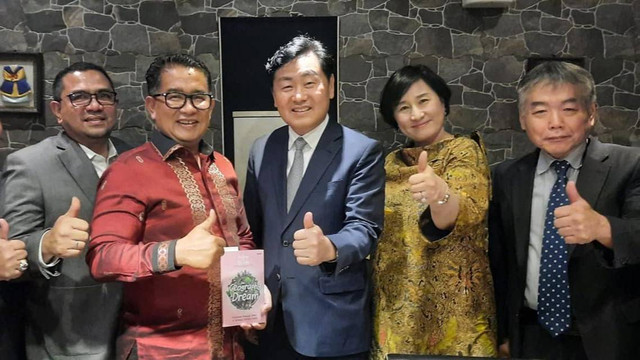 Pertemuan antara Penjabat Gubernur Sulbar Akmal Malik dengan Gubernur Jeollabuk-do, Korea Selatan, Kim Kwan-young. Foto: Humas Pemprov Sulbar