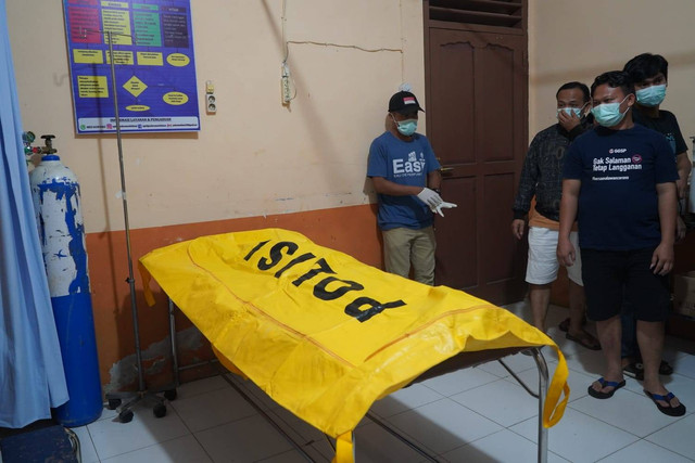Jenazah lansia 60 tahun yang ditemukan tewas tanpa kepala. Foto: Dok. Polres Nias Selatan