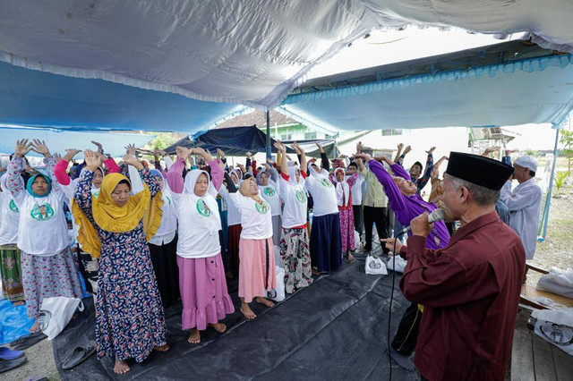 Kiai Muda Jawa Timur dalam memberikan edukasi kepada masyarakat di di Ngesrep Kidul, Mulyorejo, Kabupaten Bojonegoro, Minggu (19/2). Foto: Dok. Istimewa