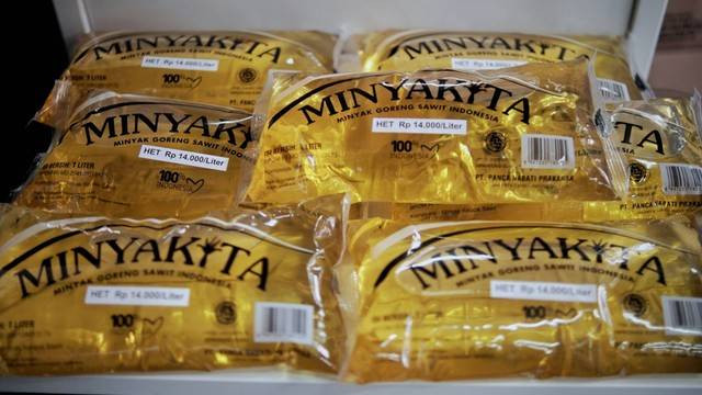 Ilustrasi minyak goreng merek MinyaKita. | Foto: Jamal Ramadhan/kumparan