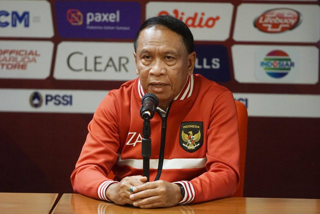 Menpora Zainudin Amaly menggelar konpers terkait upaya penegakan hukum pengaturan skor di sepak bola Indonesia di GBK, Senayan, Jakarta, Minggu (19/2). Foto: Iqbal Firdaus/kumparan