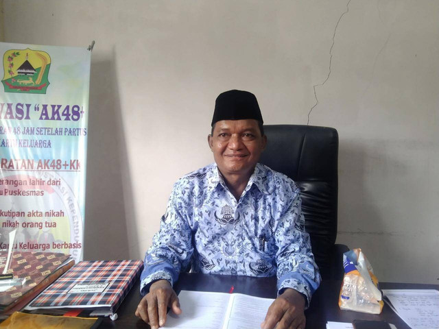 Keterangan foto: Kepala Dinas Dukcapil Manggarai, Yakobus Banggut. Foto: Engkos Pahing.