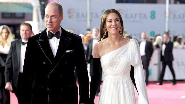 Kate Middleton dan Pangeran William menghadiri BAFTA Awards 2023 di Southbank Center, London, pada Minggu (19/2/2023). Foto: Chris Jackson/POOL/AFP