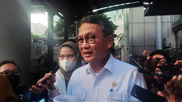 Menteri ESDM Arifin Tasrif usai rapat di Kantor Kemenko Marves, Senin (20/2). Foto: Ave Airiza Gunanto/kumparan