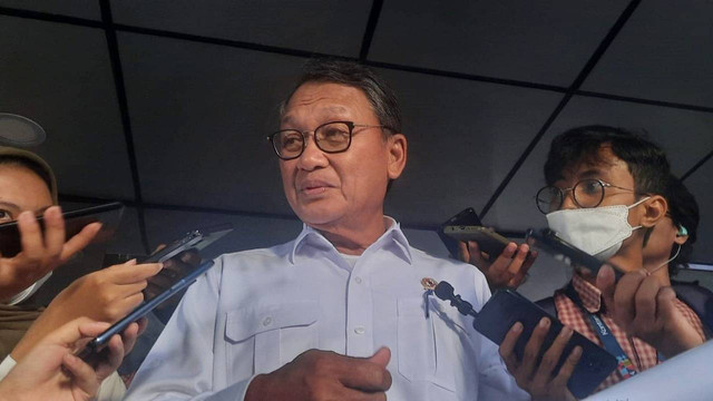 Menteri ESDM Arifin Tasrif usai rapat di Kantor Kemenko Marves, Senin (20/2).  Foto: Ave Airiza Gunanto/kumparan