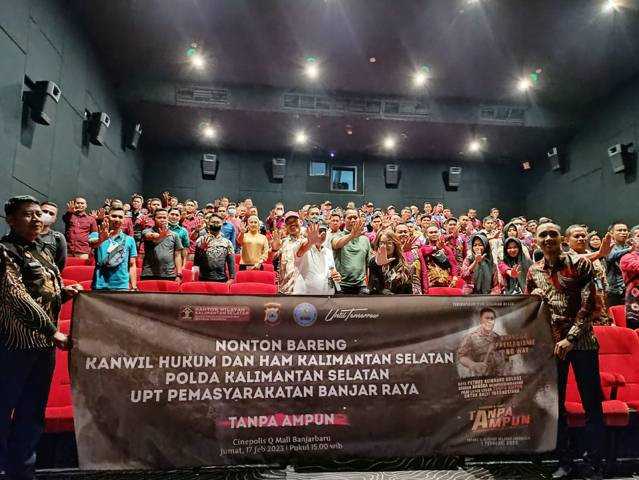 Belasan Petugas Lapas Banjarbaru Nonbar Film Tanpa Ampun bersama jajaran UPT Pemasyarakatan Se-Banjar Raya di Cinepolis Qmall Banjarbaru