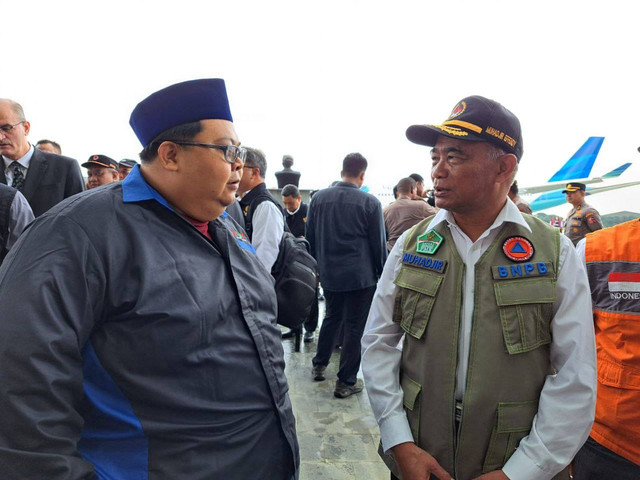 Menko PMK - Muhadjir Effendy bersama Wakil Sekretaris Umum Forum Zakat - Angga Nugraha