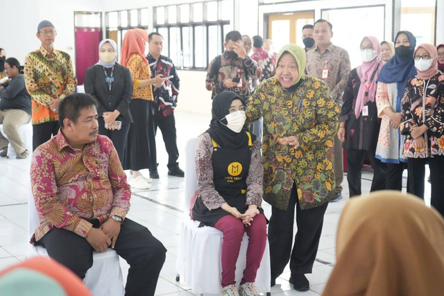 Menteri Sosial, Tri Rismaharini, saat berkunjung ke Wyata Guna, Bandung. Foto: Dok. Istimewa