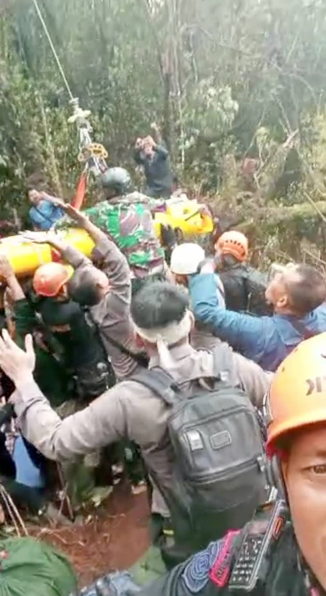 Proses evakuasi Kapolda Jambi. Dok: Ist.