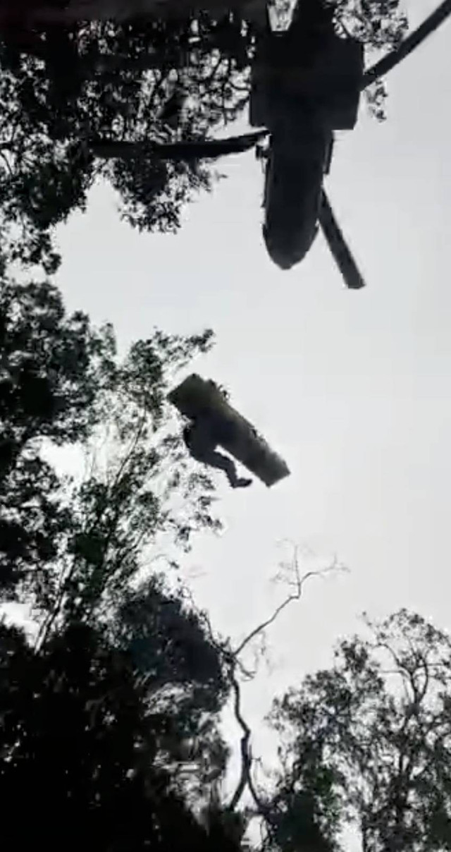 Proses evakuasi Kapolda Jambi. Foto: Dok. Istimewa
