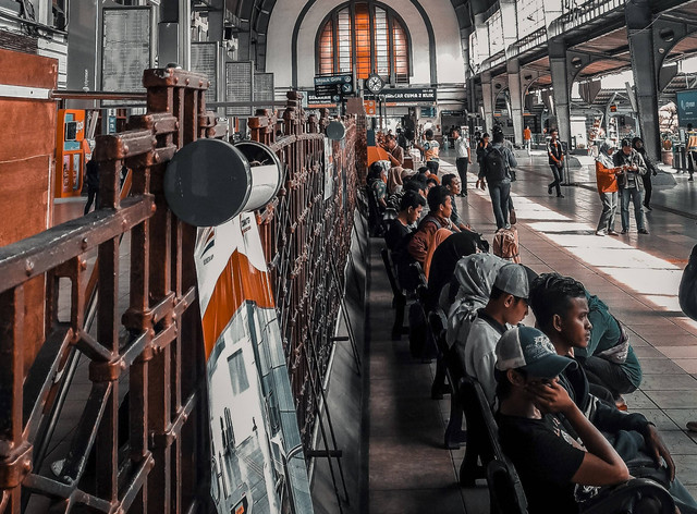 jadwal pemesanan tiket kereta api lebaran 2023. sumber foto : unsplash/william.