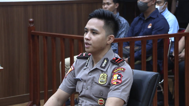 Richard Eliezer menghadiri sidang etik. Foto: Polri