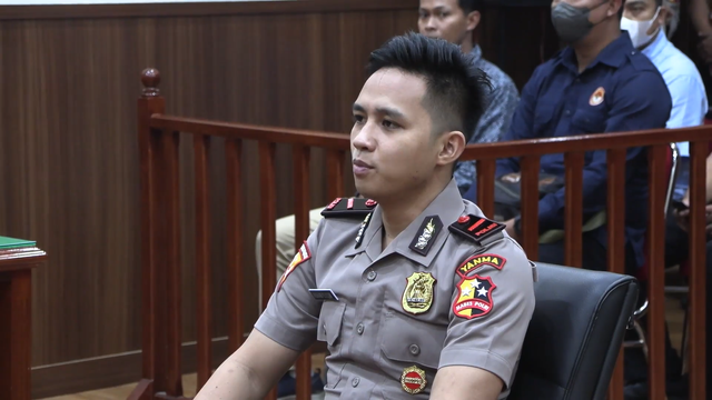 Richard Eliezer menghadiri sidang etik. Foto: Polri