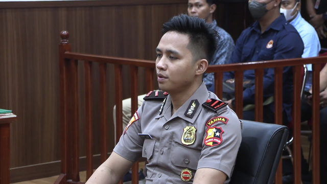 Richard Eliezer menghadiri sidang etik. Foto: Polri