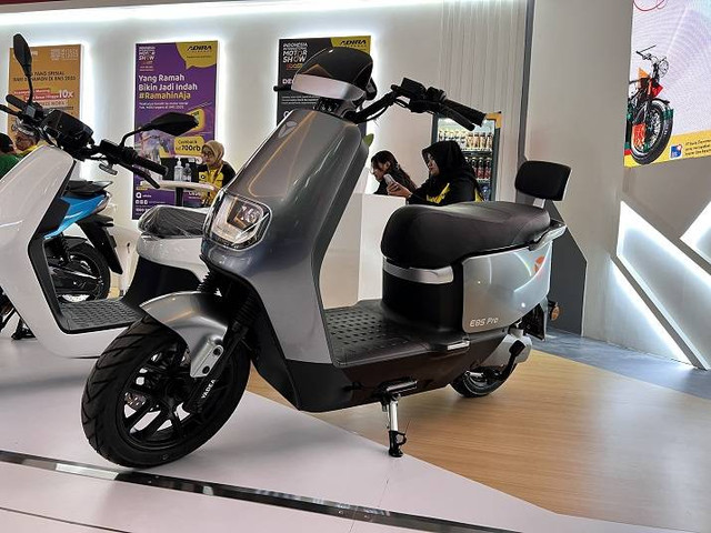 Motor listrik Yadea E8 Pro tampil di IIMS 2023. Foto: Sena Pratama/kumparan