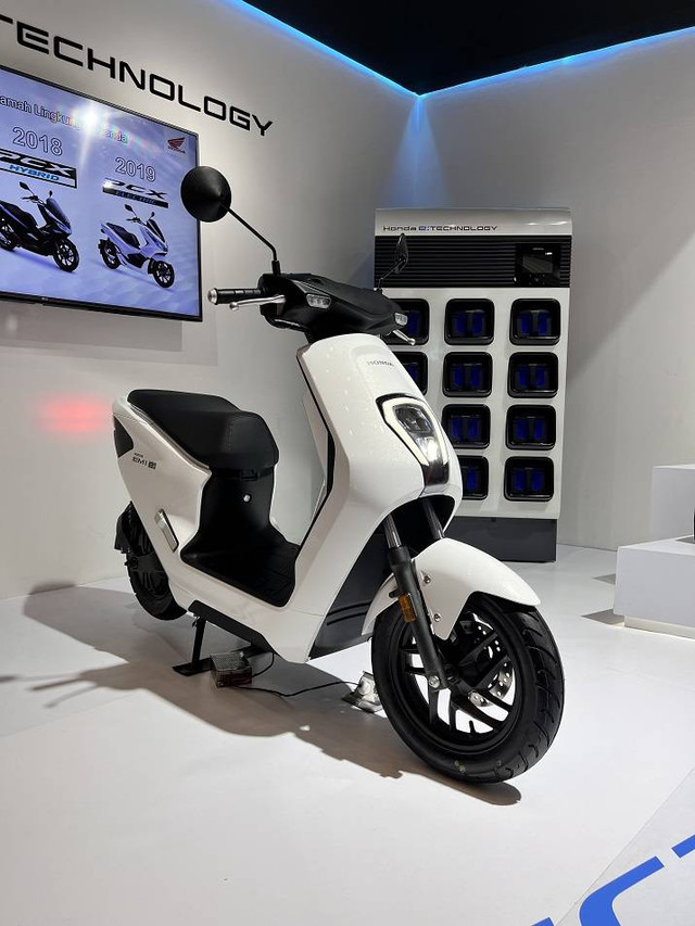 Motor listrik Honda EM-1 e: tampil di IIMS 2023. Foto: Sena Pratama/kumparan