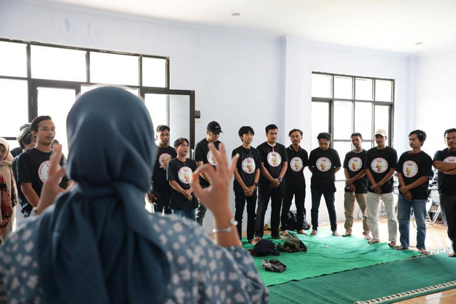 Ganjar Milenial Center (GMC) Banten saat menggelar kegiatan Sekolah Demokrasi di Gedung PGRI, Kecamatan Bojong, Kabupaten Pandeglang, Rabu (22/2). Foto: Dok. Istimewa