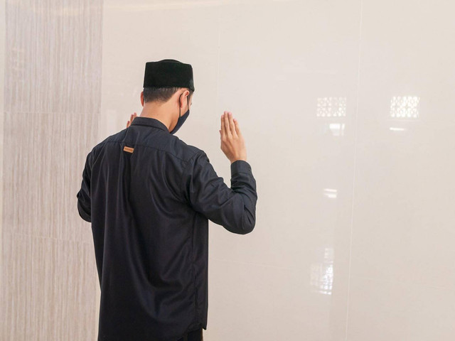 Ilustrasi sholat tanpa doa Tampa ftitah (Unsplash).