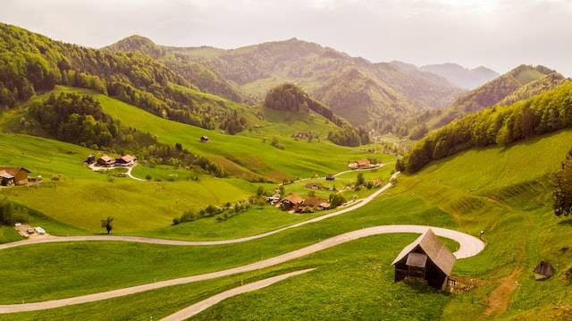 Ilustrasi pertanyaan jelaskan dampak dari interaksi keruangan di daerah tempat tinggal kalian, sumber foto Sven on Unsplash