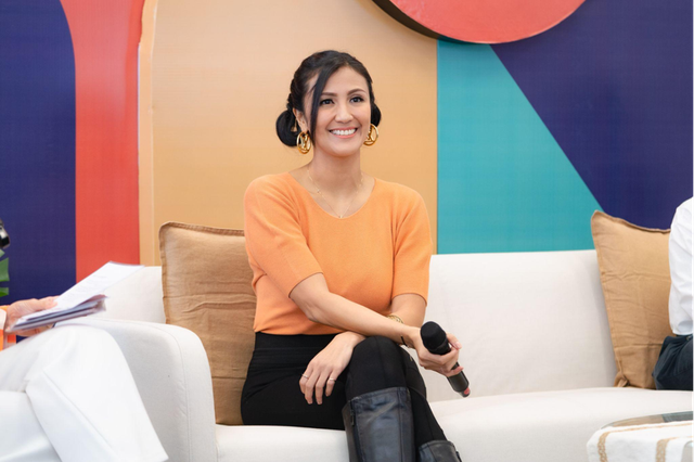 Sharena Delon saat menjadi bintang tamu di BincangShopee 3.3 Grand Fashion Sale. Dok. Shopee.