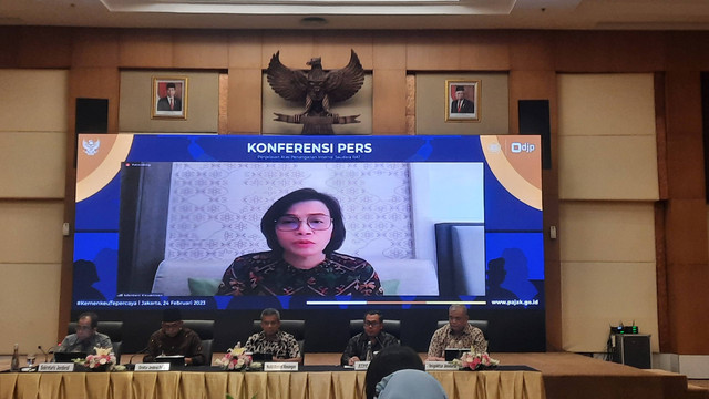 Konferenai pers terkait masalah Rafael Alun di Kantor DJP, Jumat (24/2).  Foto: Ave Airiza Gunanto/kumparan