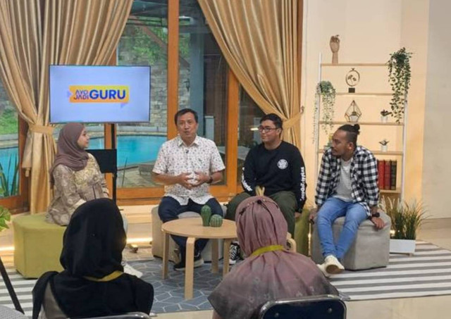 Abdur Arsyad ketika mengikuti talkshow Kencan Pendidikan yang diadakan Kampus Guru Cikal.