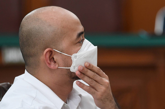 Terdakwa kasus "Obstruction of Justice" pada kasus pembunuhan Brigadir Yosua, Baiquni Wibowo mengikuti sidang pembacaan putusan dihentikan sementara di PN Jakarta Selatan, Jakarta, Jumat (24/2/2023). Foto: Akbar Nugroho Gumay/ANTARA FOTO