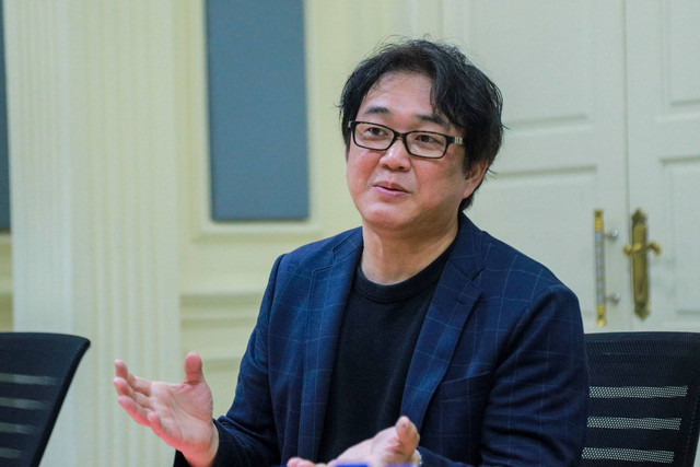 Sutradara film Jepang berjudul 3ft Ball & Soul, Yoshio Kato di kantor kumparan, Jumat (24/2/2023). Foto: Jamal Ramadhan/kumparan