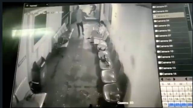Rekaman CCTV diduga seorang suami melempar istrinya sendiri ke laut. | Foto: ist