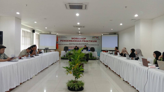 Suasana workshop pengembangan praktikum yang diselenggarakan oleh APIK PTMA, di Universitas Ahmad Dahlan (UAD), Sabtu (25/2/2023). Sumber foto: Risqi Sonjaya