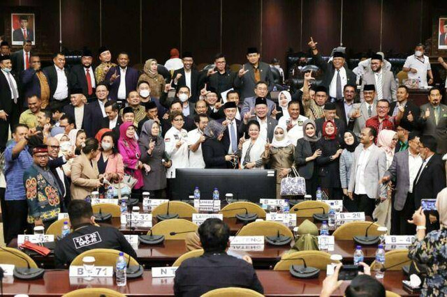 Empat kandidat usai menyampaikan visi misi pada sidang paripurna DPD RI 18 Agustus 2022. Foto: DPD RI