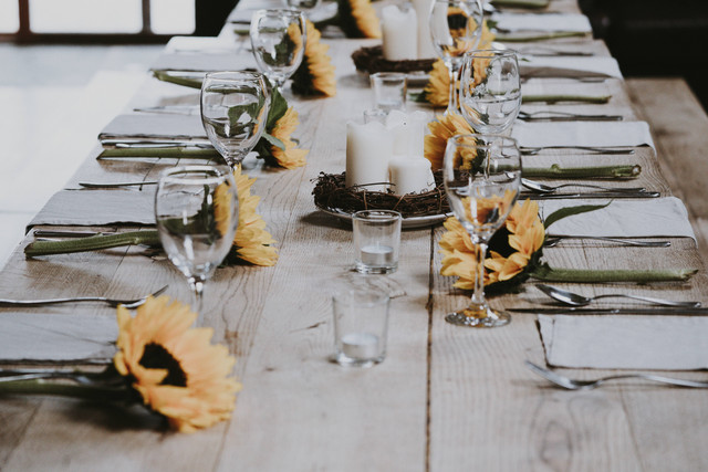 Ilustrasi restoran untuk wedding di Bogor dengan hidangan lezat. Foto: Unsplash/Annie Spratt.