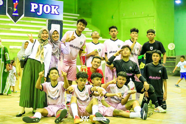 Guru Pendamping, Pelatih & Tim Futsal SMP Alkautsar Temanggung