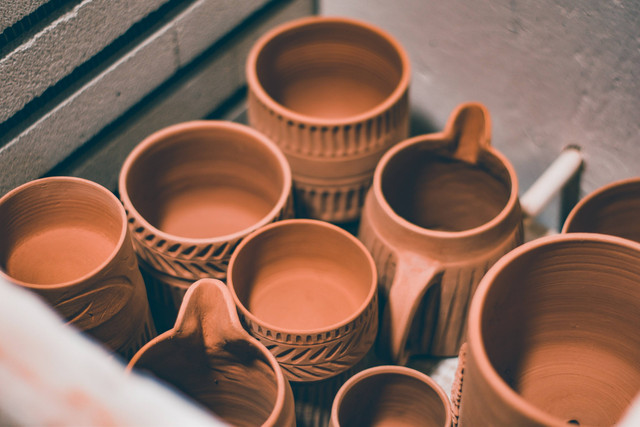 Ilustrasi Jangkauan Daya Bakar Tanah Liat Stoneware. Foto: dok. Nasim Keshmiri (Unsplash.com)
