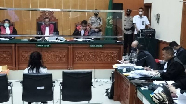 Linda saat bersaksi di Pengadilan Negeri (PN) Jakarta Barat, Senin (27/2/2023). Foto: Walda/Antara
