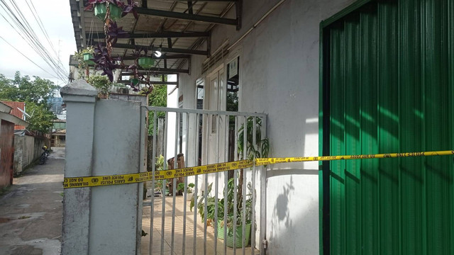Kondisi Panti Asuhan Fisabilillah Al-Amin yang kini dipasang garis polisi. (Abdullah Toriq/Urban Id)