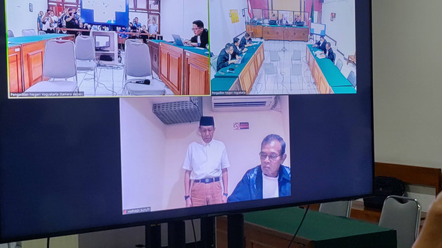 Suasana sidang putusan kepada eks Wali Kota Yogyakarta Haryadi Suyuti di PN Yogyakarta, Selasa (28/2).  Foto: Arfiansyah Panji Purnandaru/kumparan