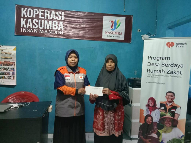 Rumah Zakat Salurkan Dana Sosial Kepada Para Lansia pada Selasa (28/02).