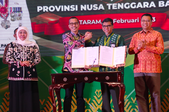 Kesepakatan kerja sama Bank NTB Syariah dengan Bank Jatim. Foto: Dok. Bank Jatim