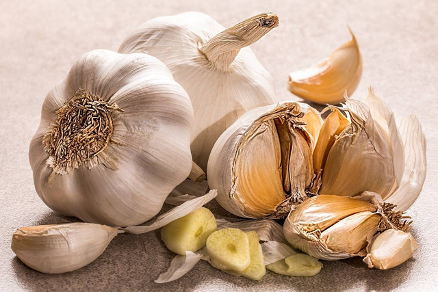 Ilustrasi bawang putih. Foto: stevepb/Pixabay
