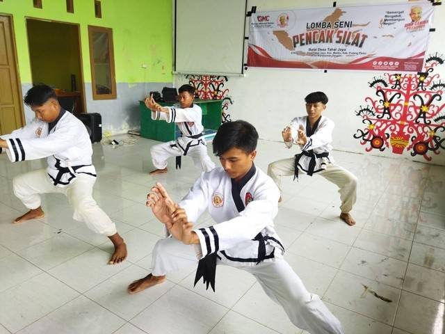 Serangan menggunakan tangan kosong dalam pencak silat dinamakan. Foto: dok. Istimewa