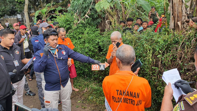 Wowon CS jalani rekonstruksi di Kampung Ciketing Udik, RT 02 / RW 03, Kelurahan Ciketing Udik, Bantargebang, Kota Bekasi, Rabu (1/3/2023). Foto: Dok. Istimewa