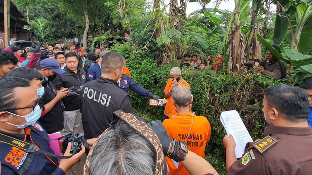 Wowon CS jalani rekonstruksi di Kampung Ciketing Udik, RT 02 / RW 03, Kelurahan Ciketing Udik, Bantargebang, Kota Bekasi, Rabu (1/3/2023). Foto: Dok. Istimewa