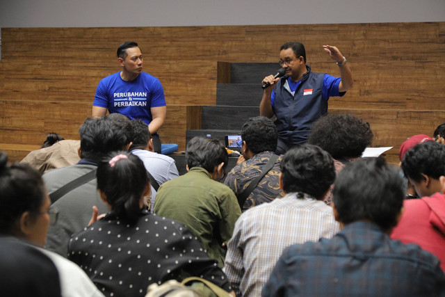 Bakal calon presiden Koalisi Perubahan Anies Baswedan bersama Ketum DPP Partai Demokrat Agus Harimurti Yudhoyono (AHY) berdiskusi dalam Dialog Gagasan Partai Demokrat di Auditorium Yudhoyono, Kantor DPP Partai Demokrat, Jakarta, Kamis (2/3/2023). Foto: Jamal Ramadhan/kumparan
