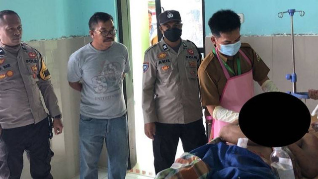 Korban saat dievakuasi ke puskesmas. Foto: Istimewa