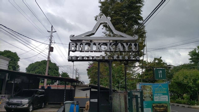 Suasana dan menu di Bilik Kayu Heritage di Yogyakarta yang merupakan milik pejabat Direktorat Jenderal Pajak Rafael Alun Trisambodo, Kamis (2/3/2023).  Foto: Arfiansyah Panji Purnandaru/kumparan